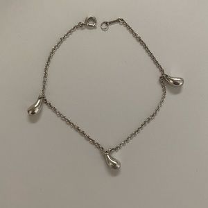 Tiffany & Co. Elsa Peretti Teardrop Bracelet in Silver